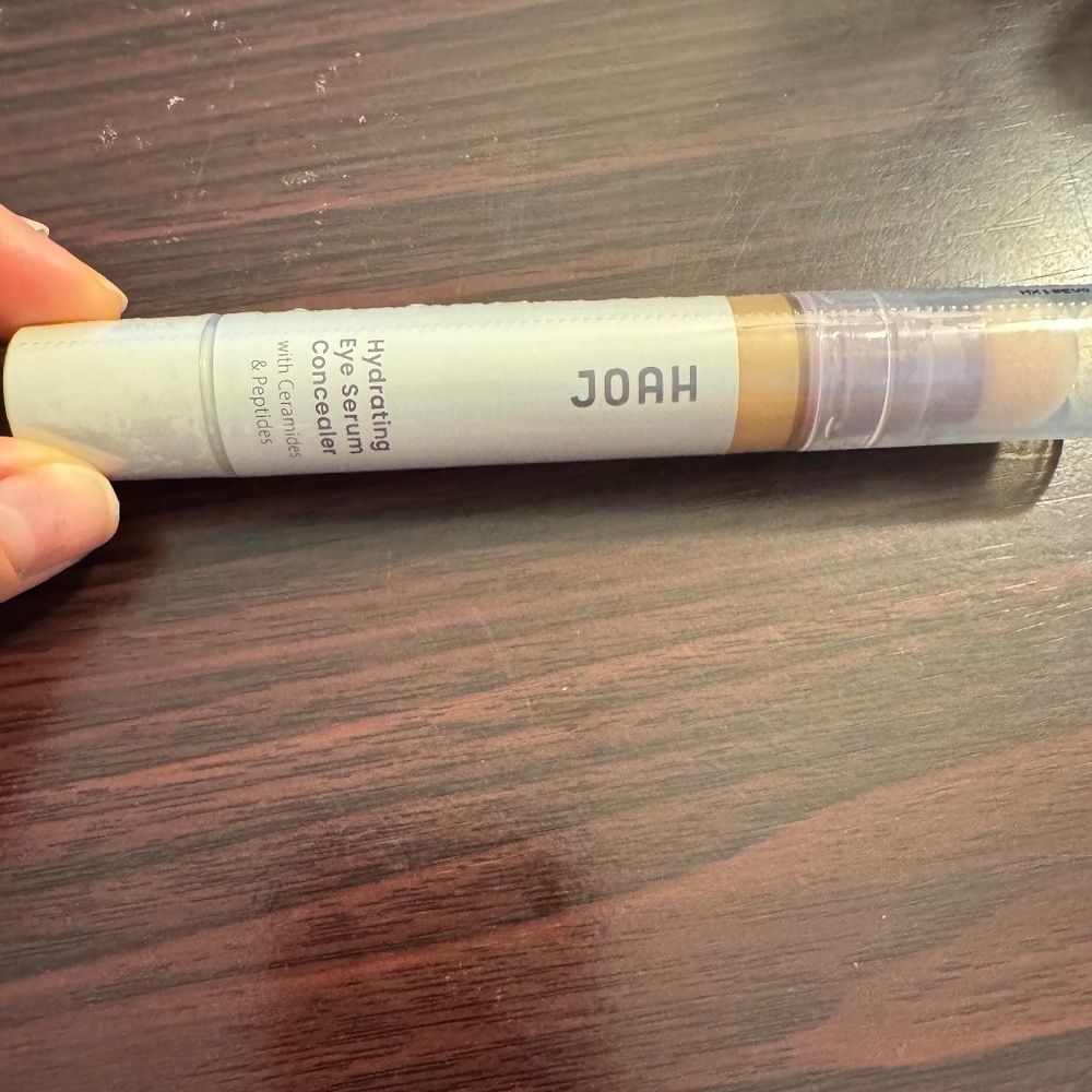 NWT Joah Hydrating Eye Serum Concealer - mn005 Medium